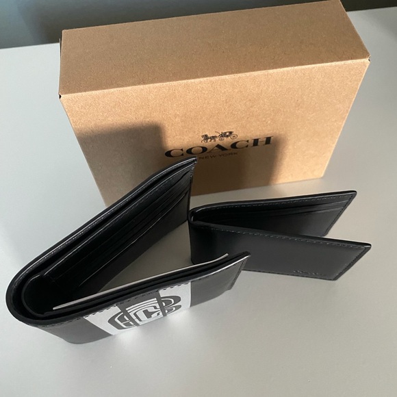 Coach wallet with removable ID card holder - Picture 4 of 5